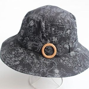 Hat with brim